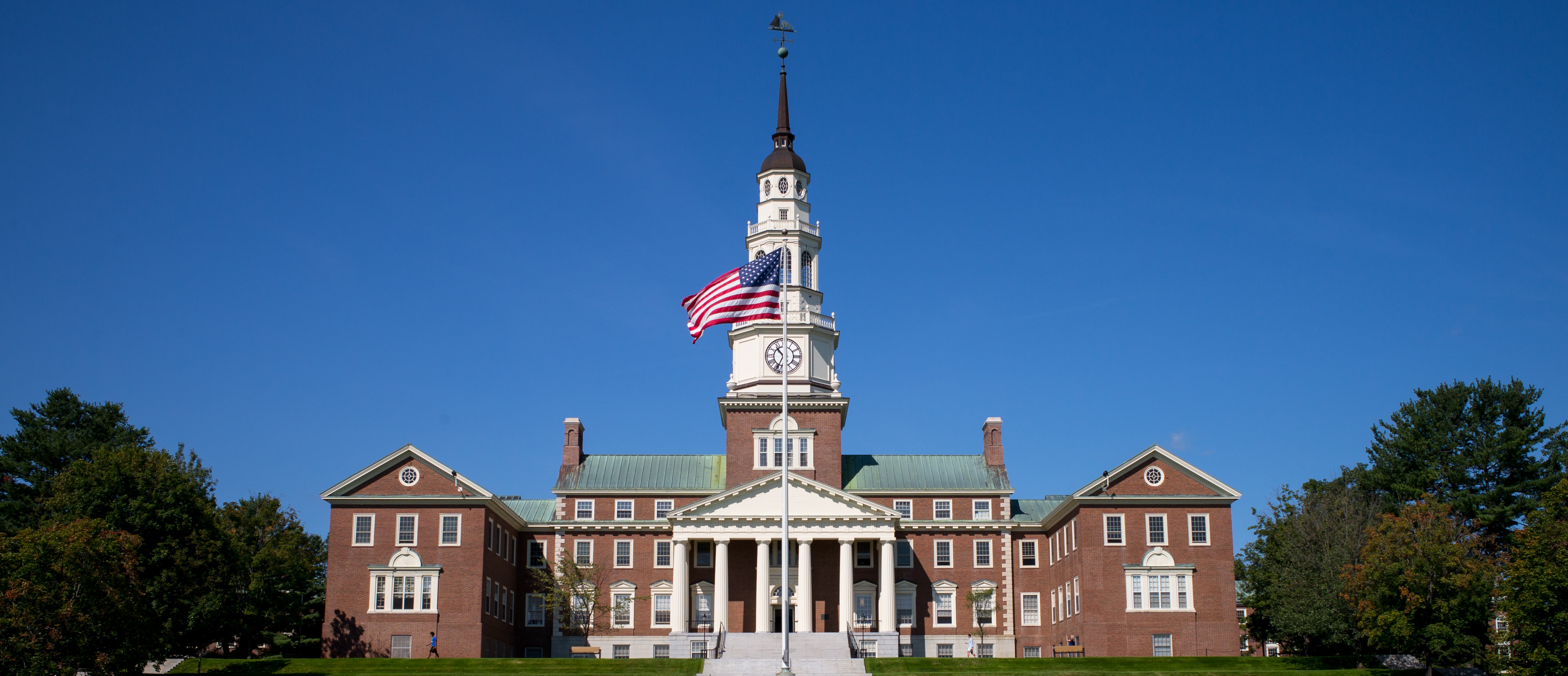 Estudar nos EUA: diferenças entre universidades públicas e privadas