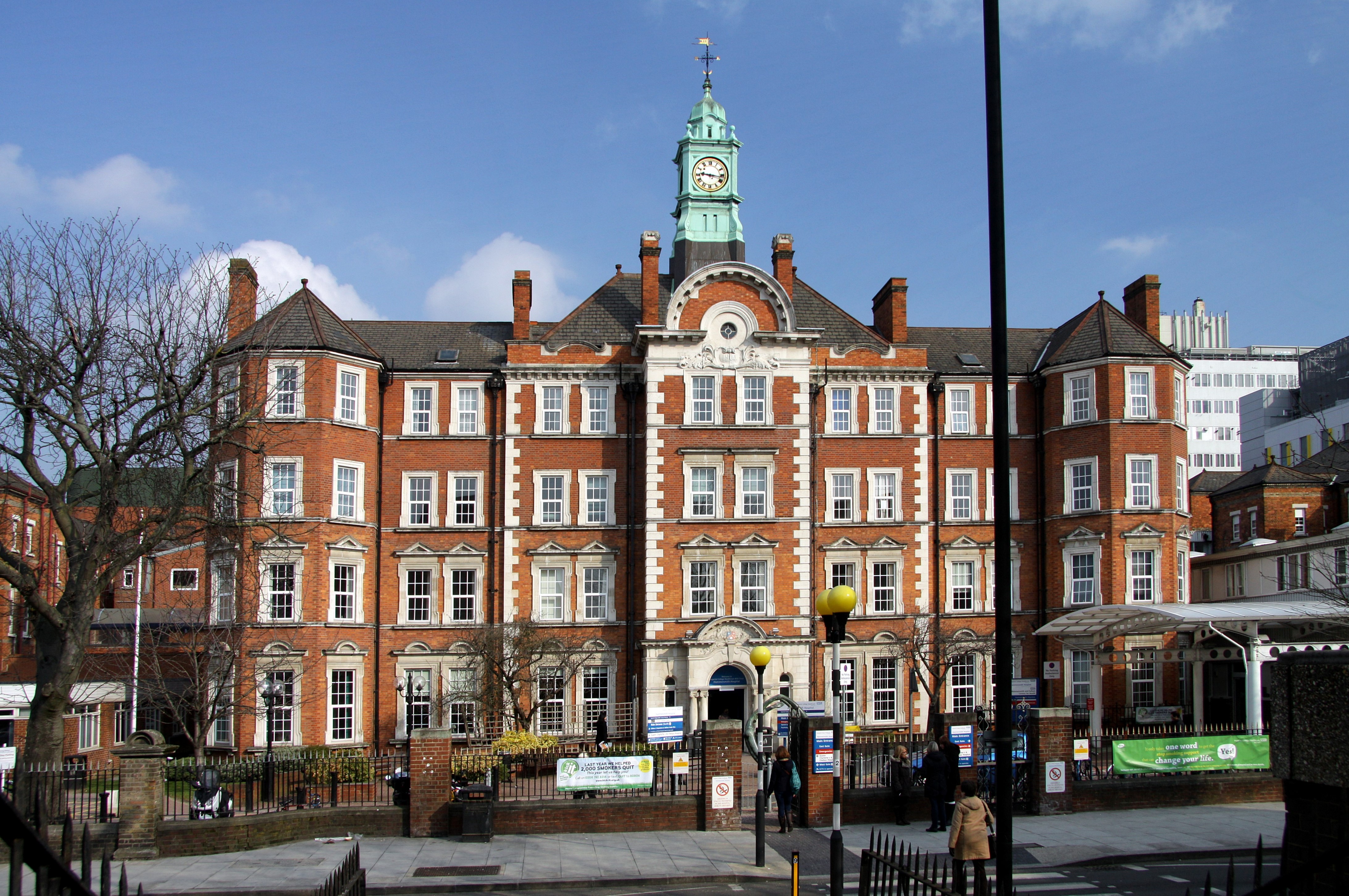 O-Hammersmith-Hospital-é-um-dos-hospitais-que-foram-a-estrutura-médica-do-Imperial-College-London