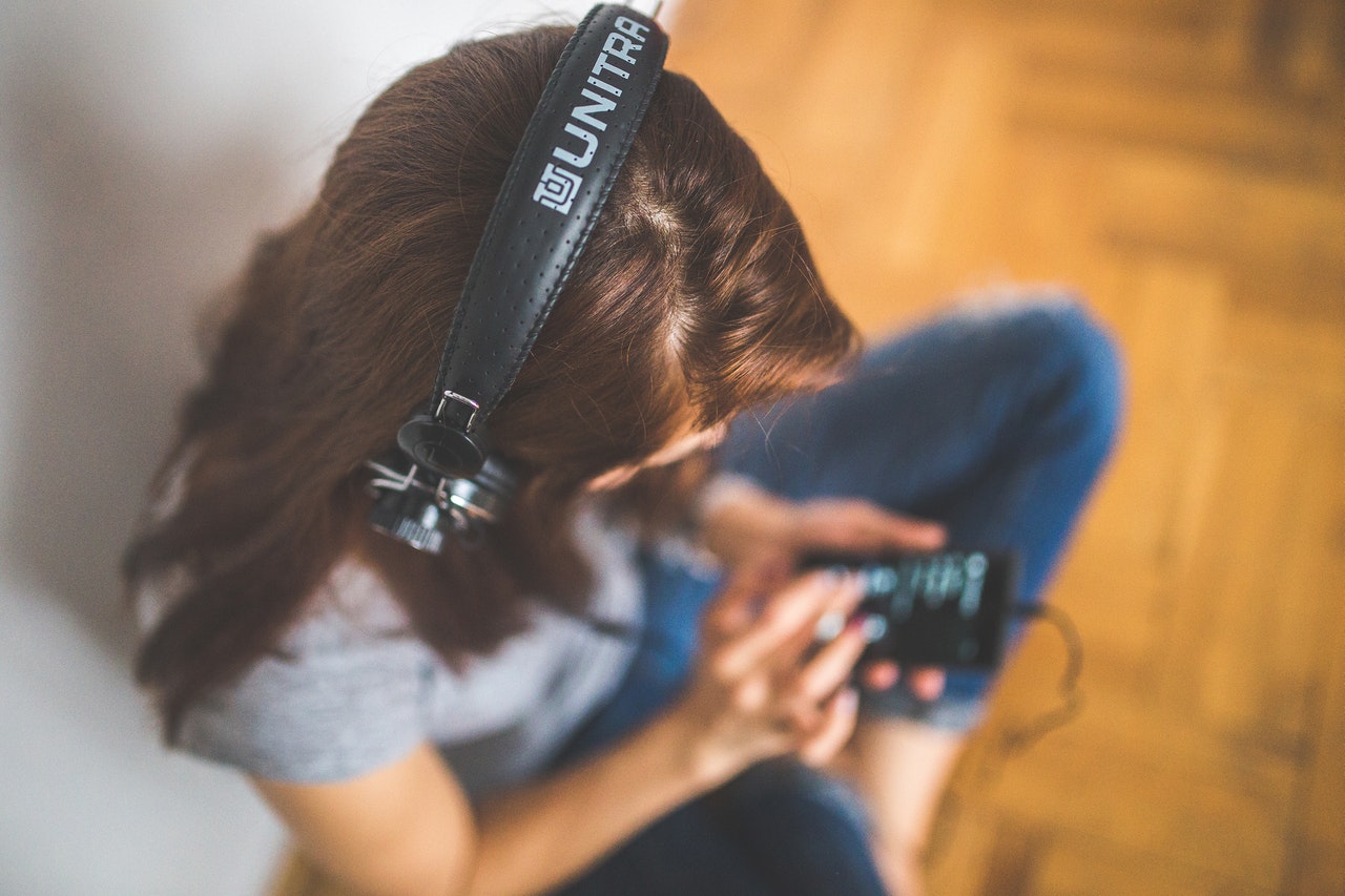 6 podcasts para ouvir e aprender na quarentena